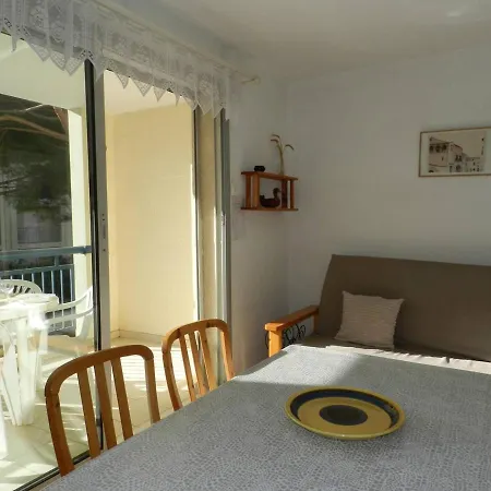 Le Lavandou, 2 Pieces, 5 Personnes - Fr-1-713-14 Apartment
